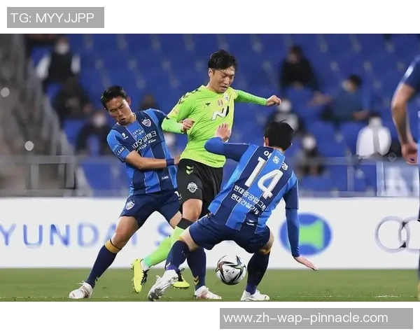 韩足总杯焦点战蔚山现代迎战全北现代争夺决赛席位的激烈对决